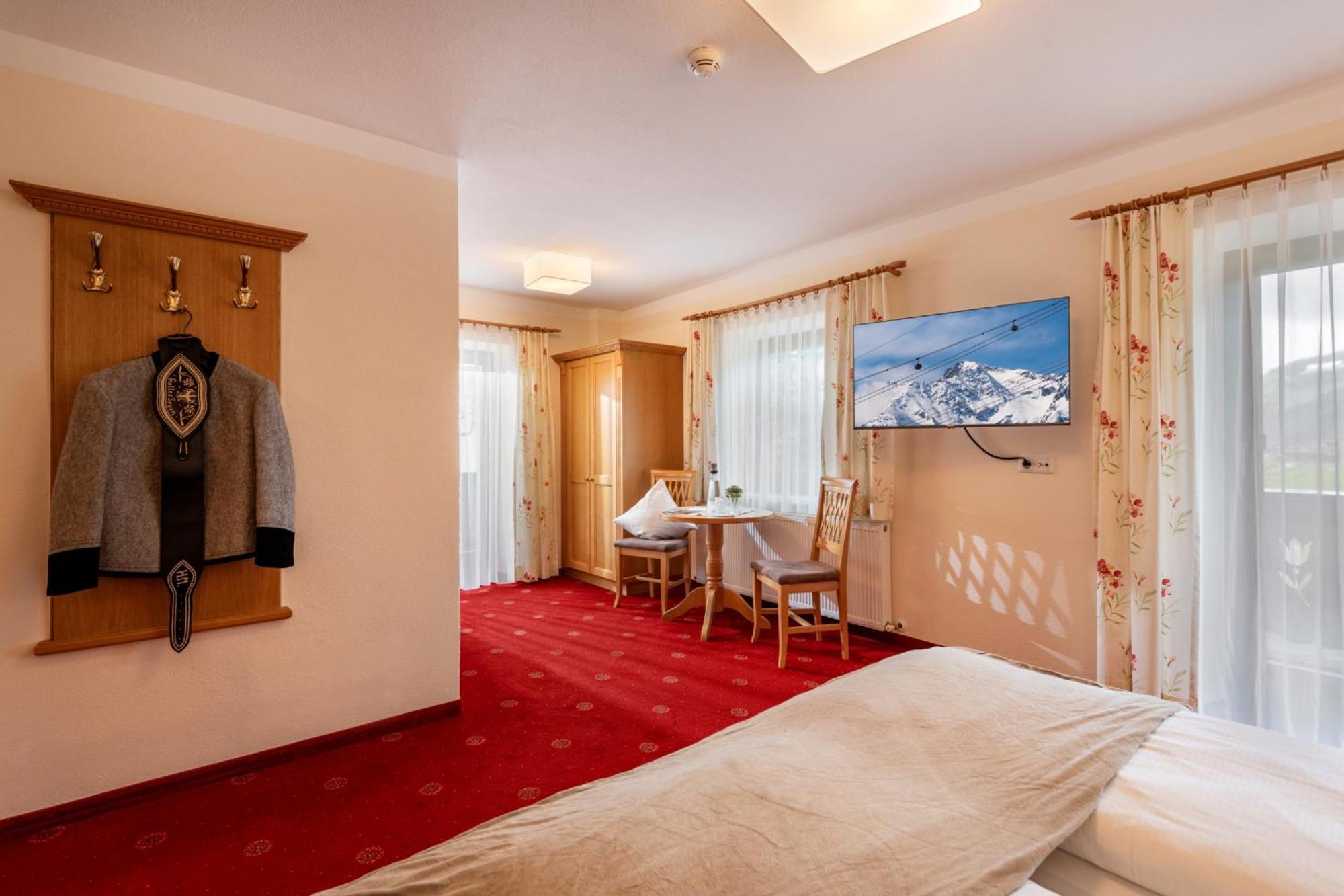 Hotel Garni Birkenhof Mayrhofen Exterior photo