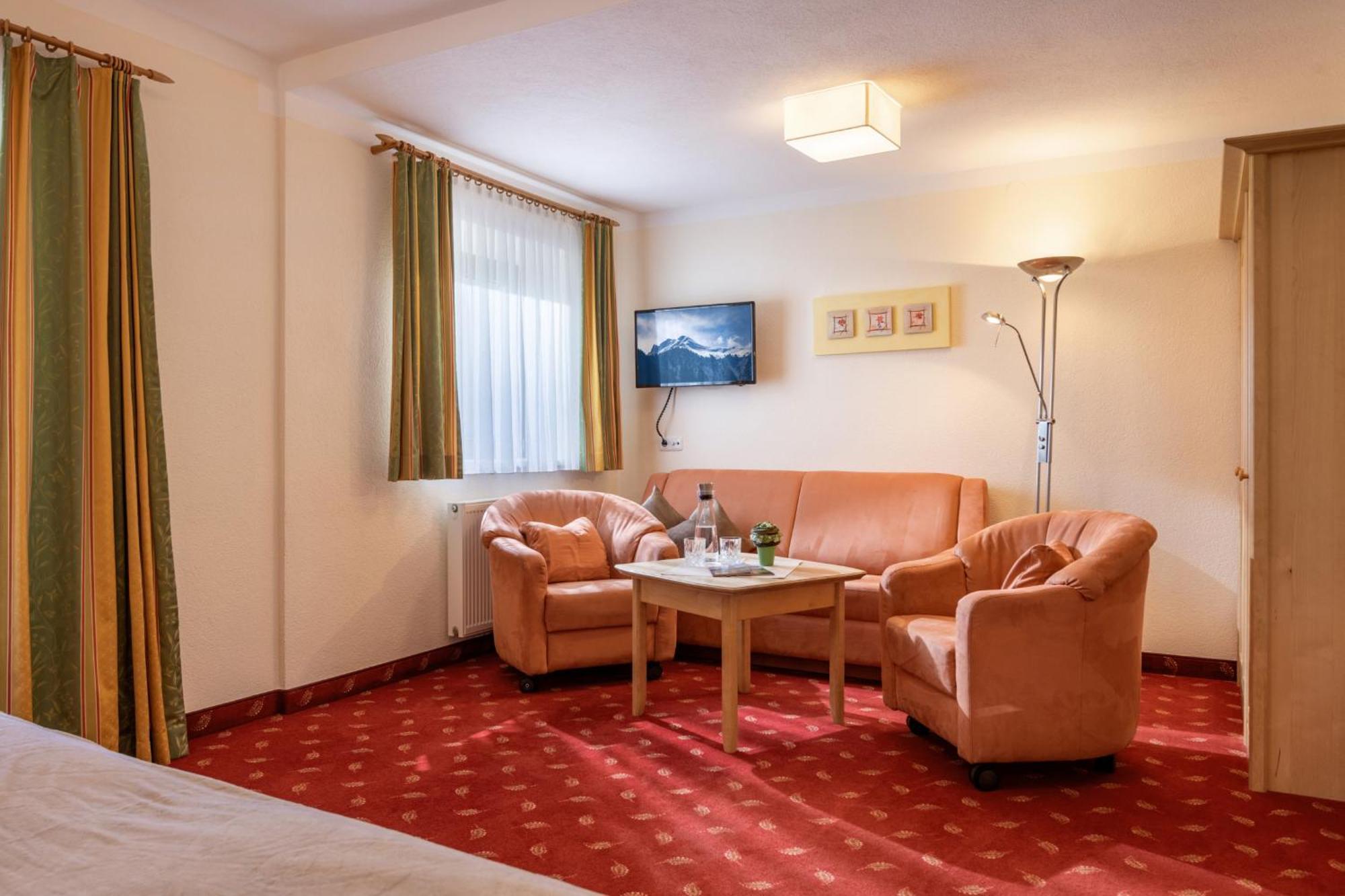 Hotel Garni Birkenhof Mayrhofen Exterior photo
