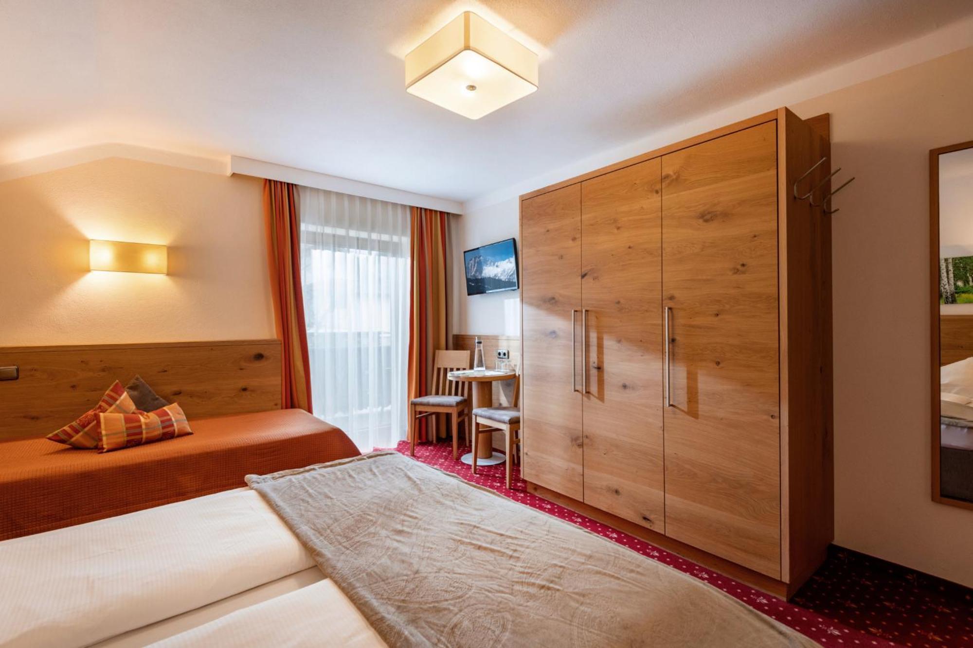 Hotel Garni Birkenhof Mayrhofen Exterior photo